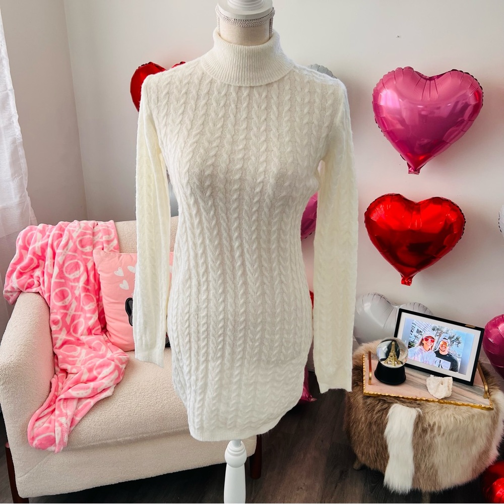 NWOT-sweater dress🤍